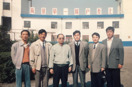时任中国人民解放军第二炮兵罗东进政委来公司视察工作。